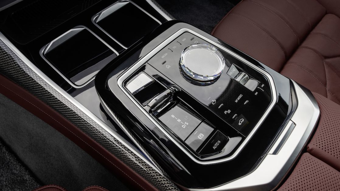 Otočný ovladač iDrive zachová BMW ve velkých modelech